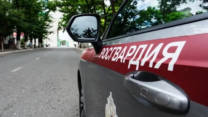 Астраханка устроила скандал в детском саду из-за долга