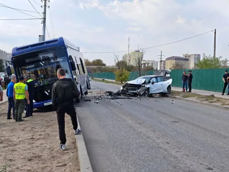 Семь человек пострадали в ДТП с автобусом в Астрахани