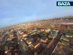 Под Астраханью парашютист приземлился на крышу жилого дома