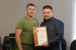 Глава Ахтубинска вручил благодарственное письмо организатору «Лиги Ахтубы»