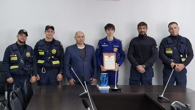 Астраханский кадет спас потерявшего сознание мужчину на улице