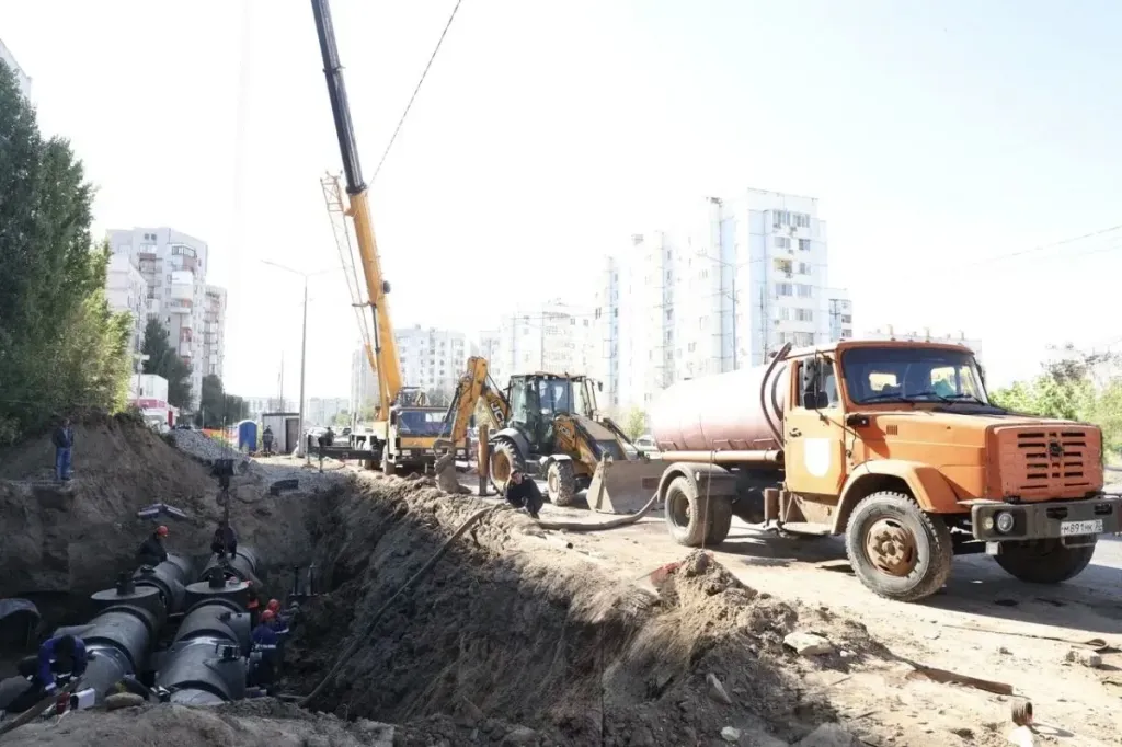 На двух теплотрассах Астрахани обновляют сети к отопительному сезону