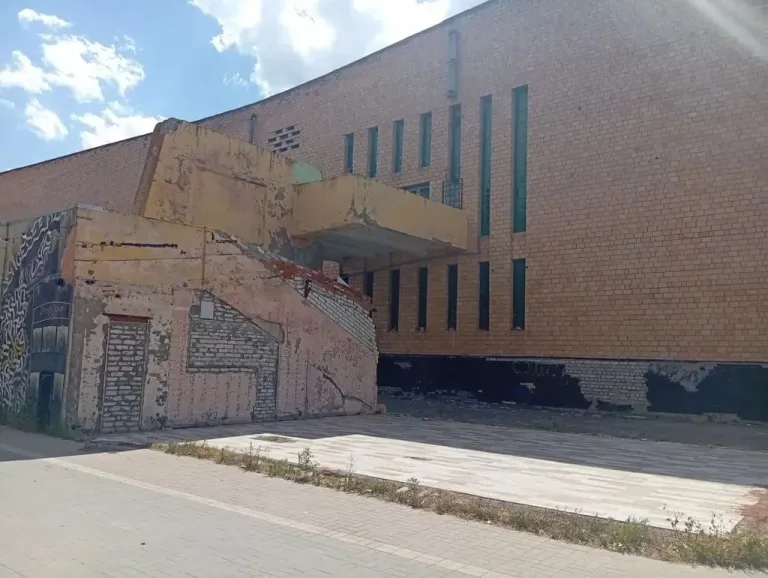 Кинотеатр «Октябрь» в Ахтубинске выставили на торги за 46,4 млн рублей