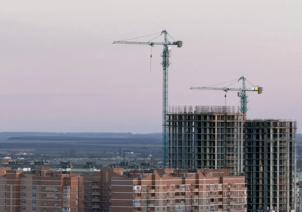 Новостройки в Астрахани подешевели на 4% за год