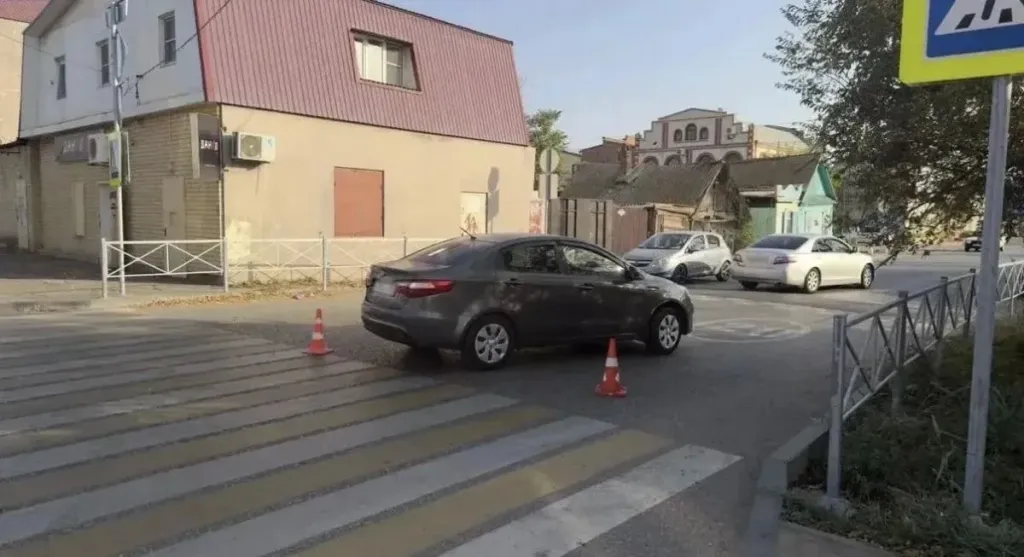 В Астрахани на Бакинской Kia Rio сбил девушку на переходе
